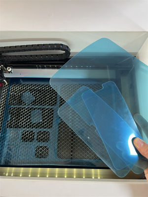 スクリーンプロテクター レーザー切断機 テンプレートデータの変更と追加を容易にする任意のモデルと形をサポートする