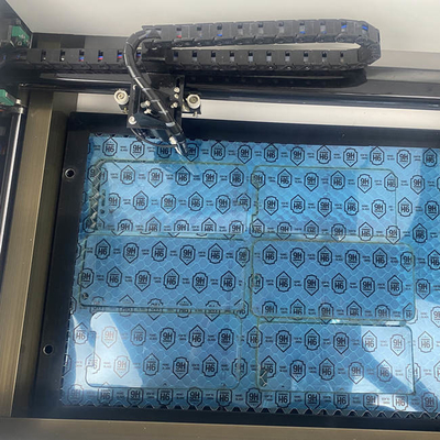 40 ワット Daqin Co2 モバイルスクリーンプロテクター用水冷レーザー切断機
