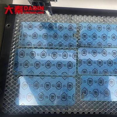 Daqinの彫版が付いているナノの緩和されたガラス スクリーンの保護装置レーザーの打抜き機50W
