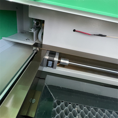 高精度 6040 4060 画面保護具の製造のためのCO2レーザー切削機械