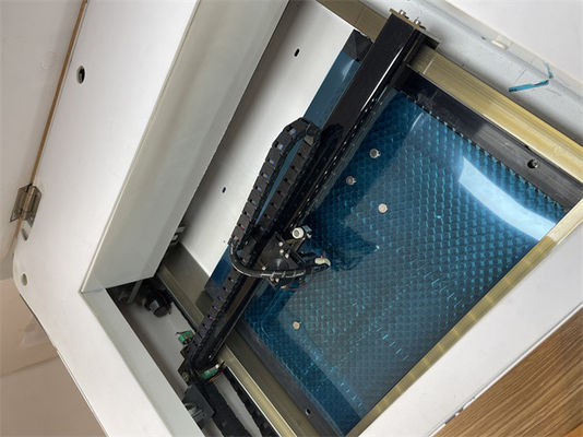 空気冷却スクリーンプロテクター 高切断精度と冷却モデルのレーザー切断機 循環水冷却