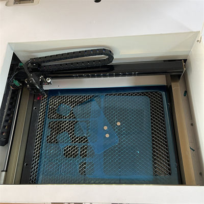 空気冷却スクリーンプロテクター 高切断精度と冷却モデルのレーザー切断機 循環水冷却