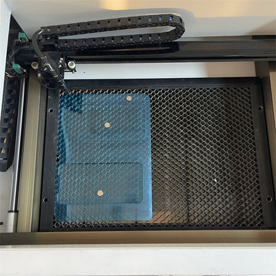 スクリーンプロテクター レーザー切断機 テンプレートデータの変更と追加を容易にする任意のモデルと形をサポートする