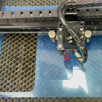 移動式スクリーンの保護装置レーザーの打抜き機の緩和されたステッカーのダイ カッタ9h 3d Daqinの移動式保護装置